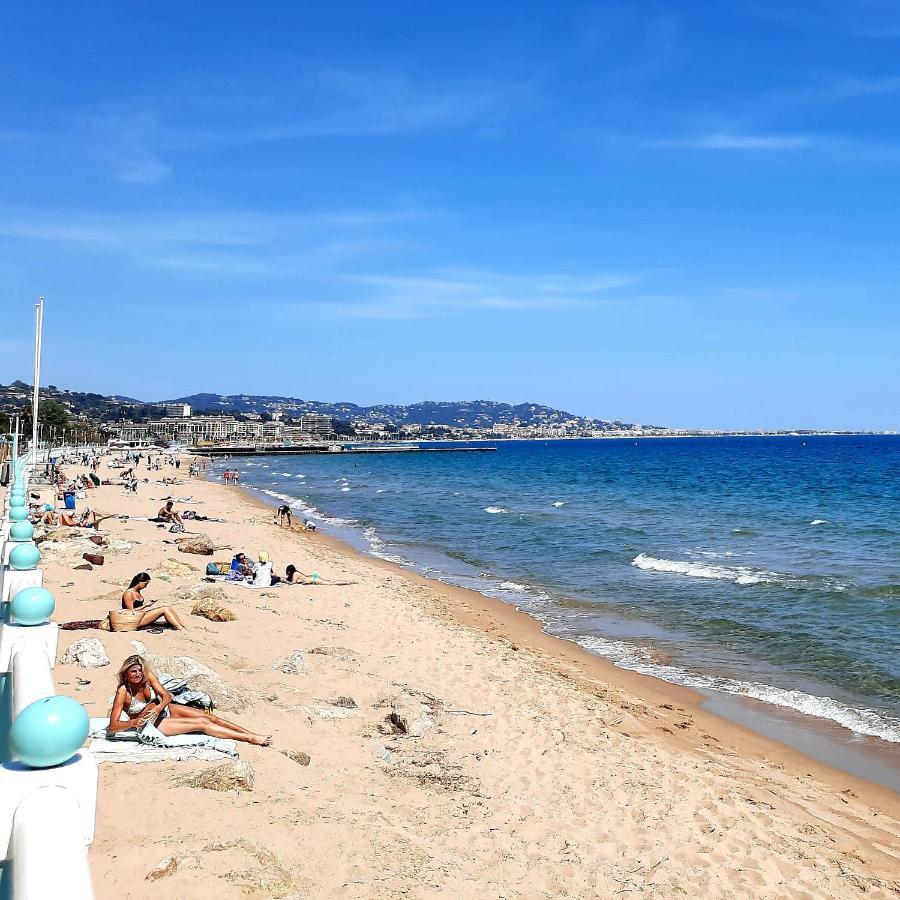 4-Star Beachfront Appartment- Sea View Канны Экстерьер фото