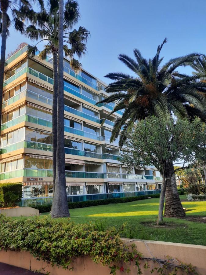4-Star Beachfront Appartment- Sea View Канны Экстерьер фото