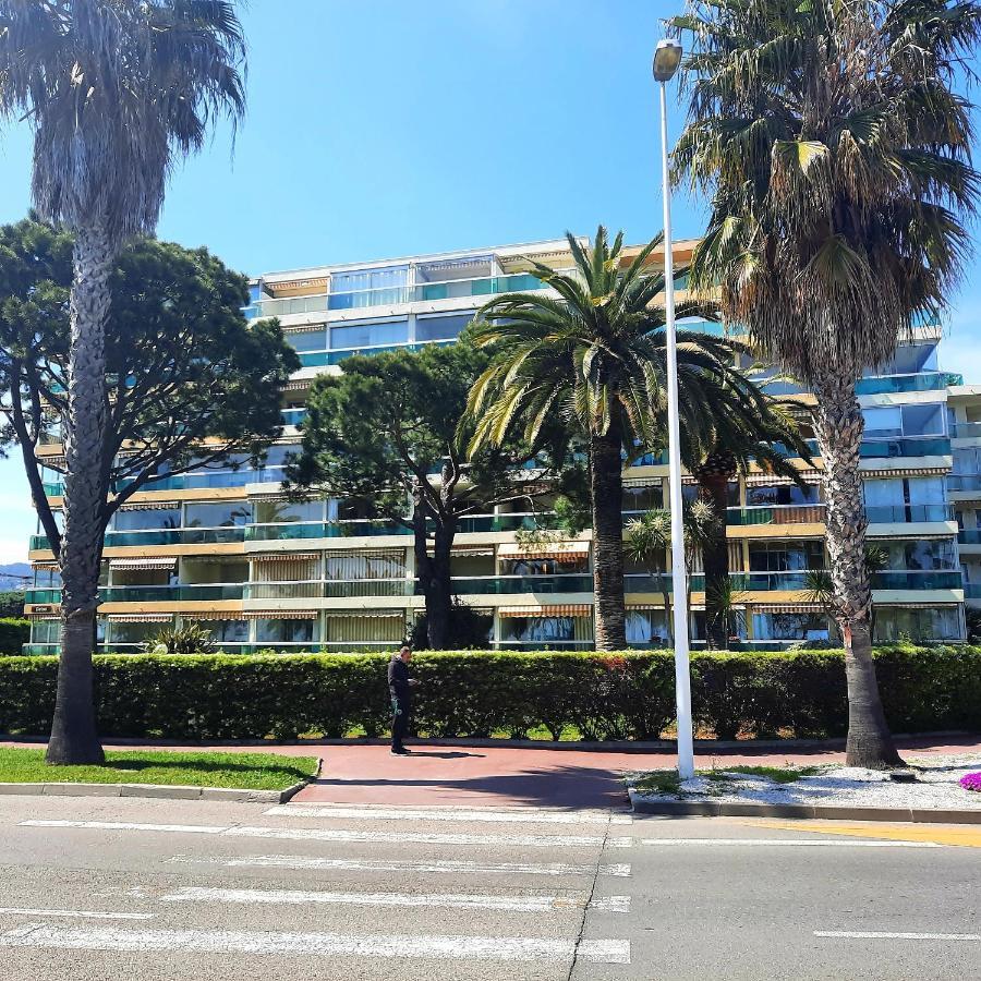 4-Star Beachfront Appartment- Sea View Канны Экстерьер фото